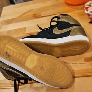 Nike Kids Black and Gold Sneakers